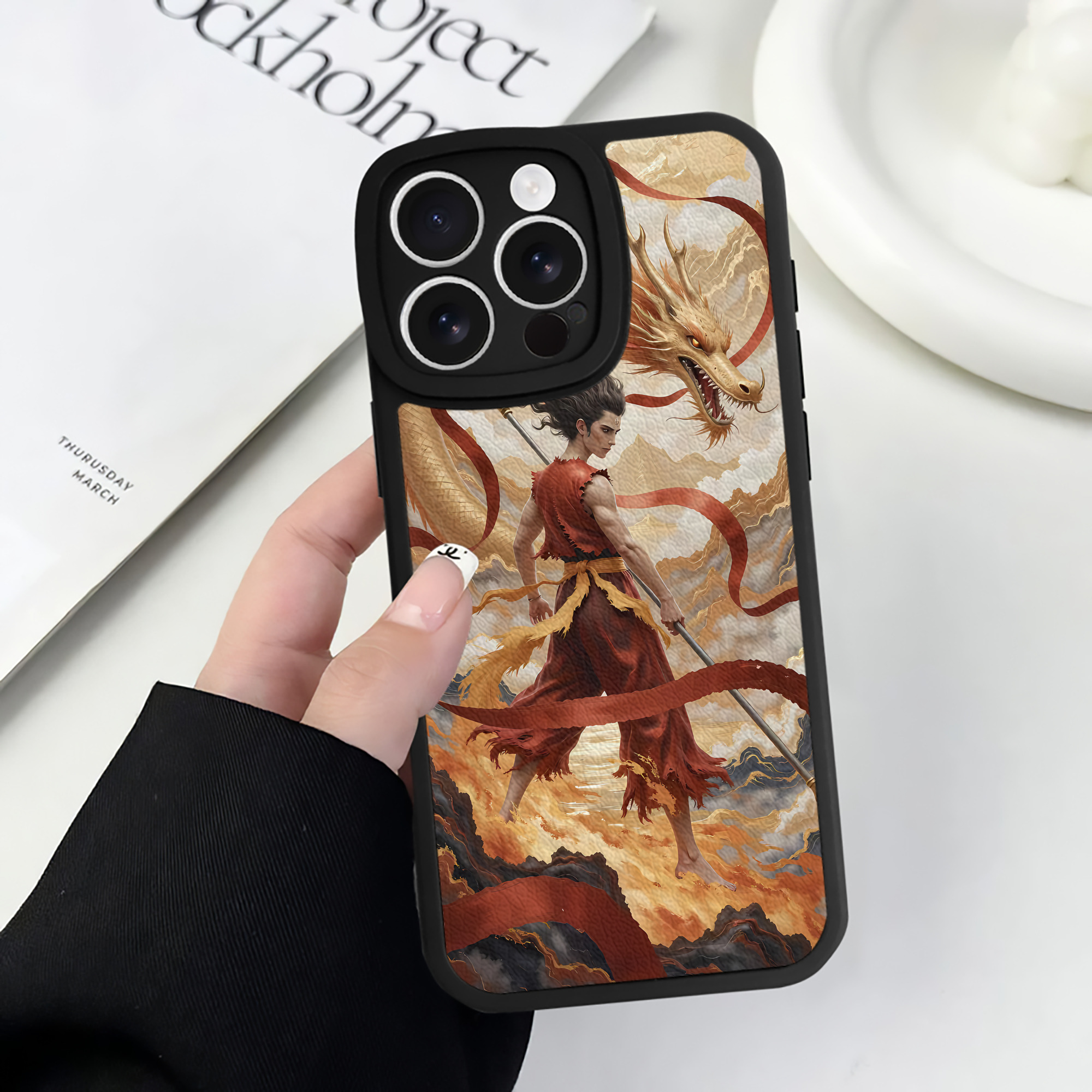 （画像用） Ne Zha 2 ナタ 魔童の大暴れ 【iPhone 16シリーズ対応】シリコンスマホケース（レザー調） 材質：シリコン